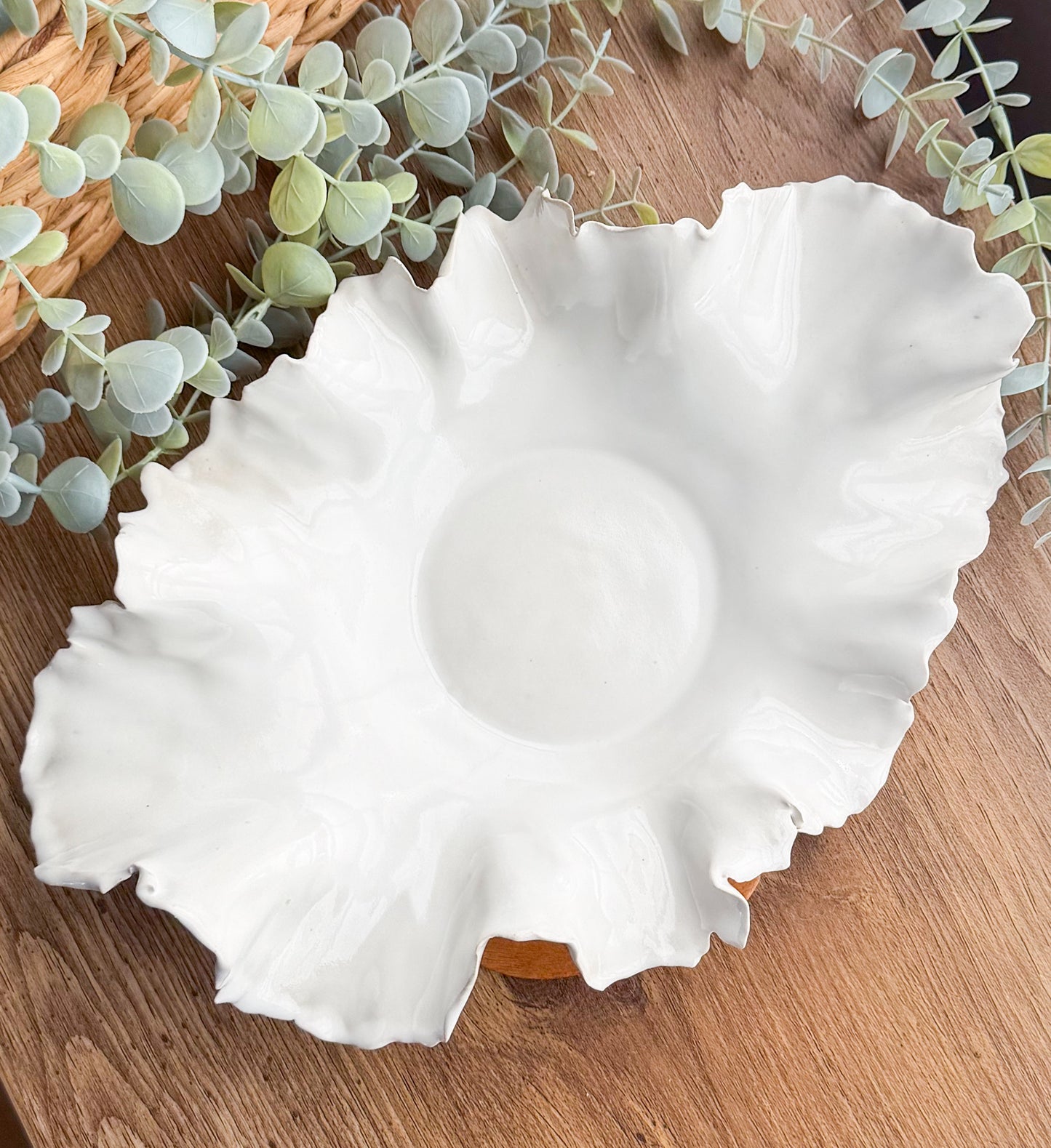 Chic White Ruffled Dish (Large)