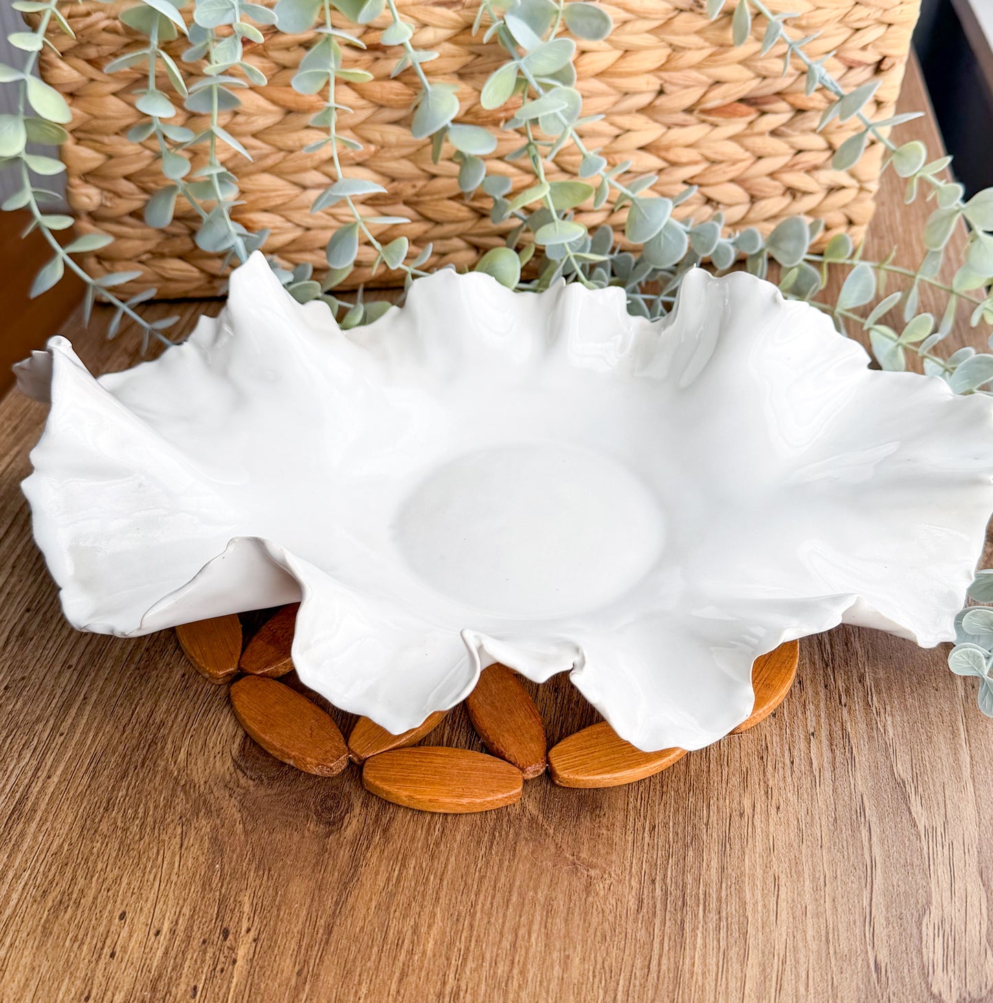 Chic White Ruffled Dish (Large)