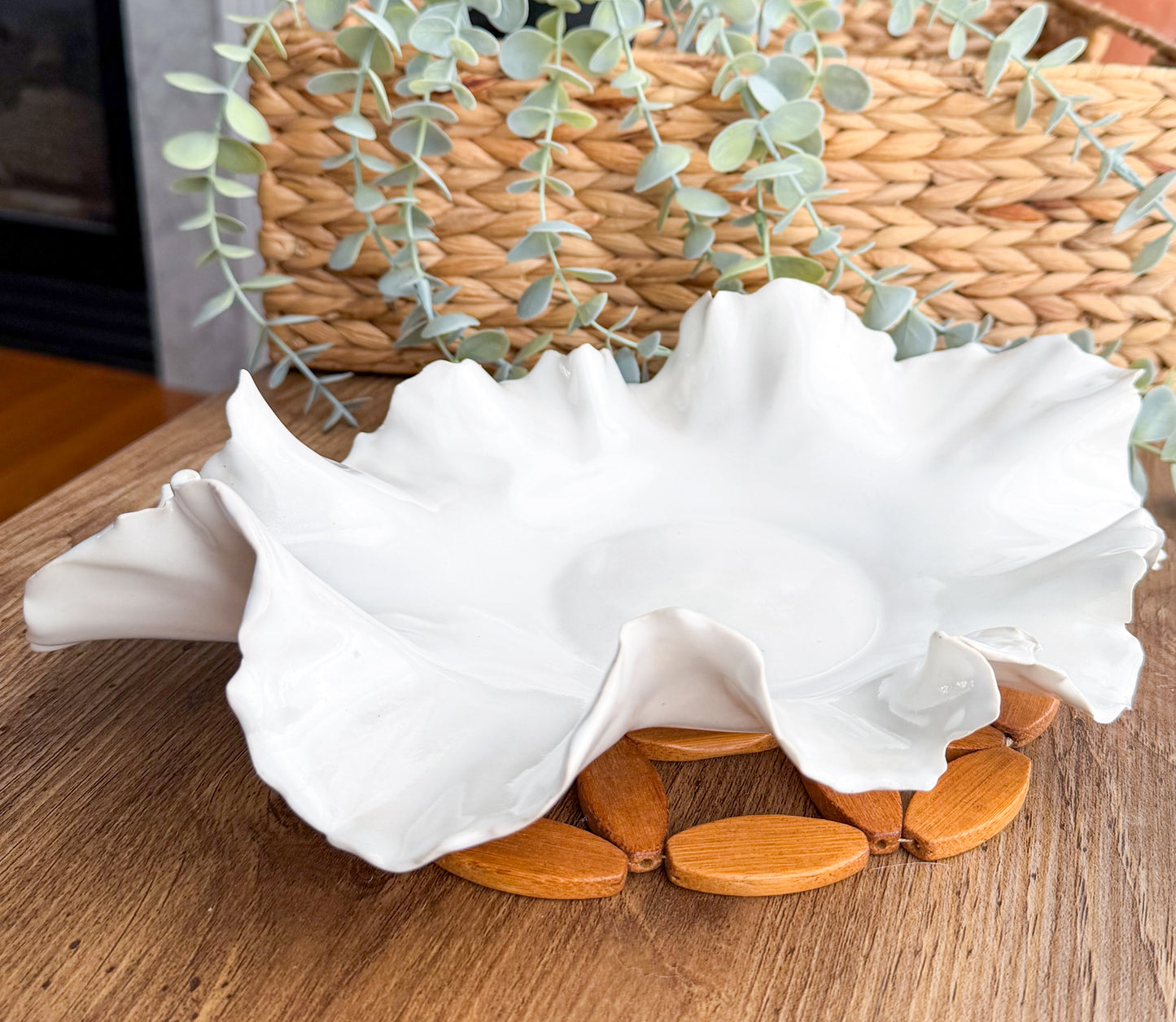 Chic White Ruffled Dish (Large)