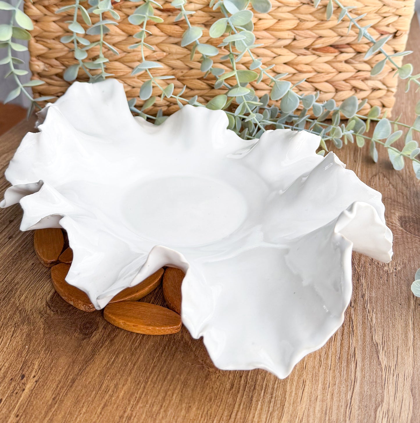 Chic White Ruffled Dish (Large)